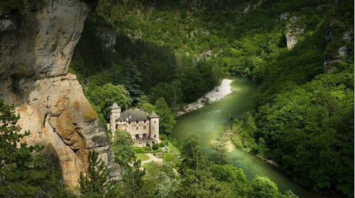 Château de la Caze, Book Hotel Hoteller i Rhône-Alps med parkering, Parkering