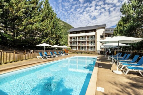 Pierre & Vacances Les Trois Domaines, Rezerwuj Hotel Hotele w centrum Ax-les-Thermes, hotele w centrum Ax-les-Thermes
