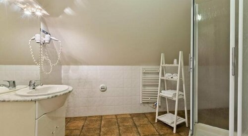 Logis Le Montania, Book Ferieresort Hoteller i Rhône-Alps med parkering, Parkering