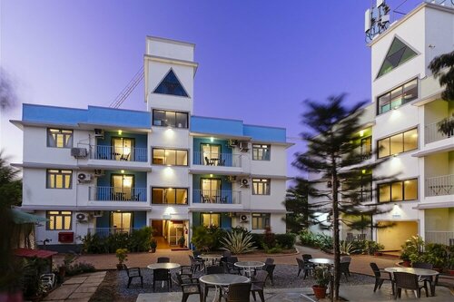 Aastha Escape Resort near Calangute Beach, Забронировать Курортный отель Отели Калангут с бассейном, рядом с Infantaria, Бассейн