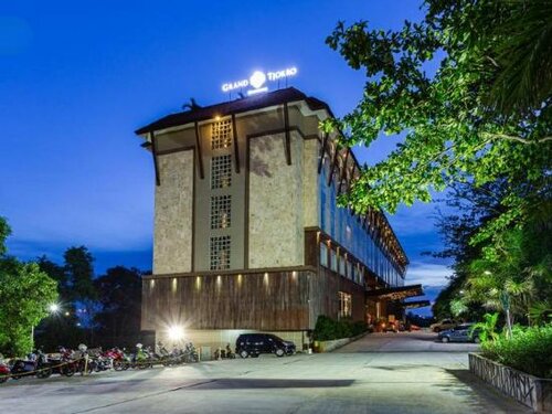 Grand Tjokro Hotel Balikpapan, Забронировать Отель Отели провинции Восточного Калимантана с бассейном, Бассейн