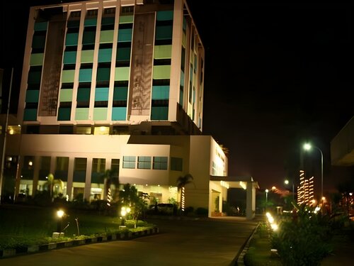 Grand Mahkota Hotel, Buchen Sie Hotel Pontianak 