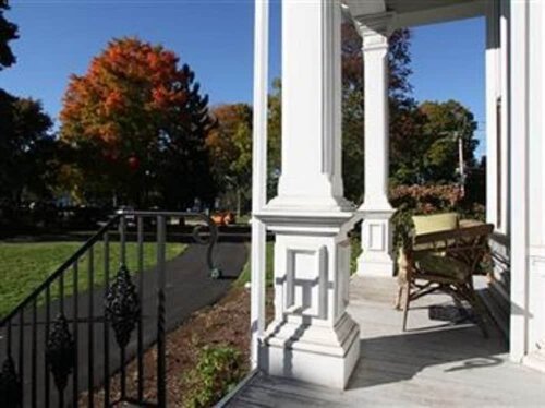 Proctor Mansion Inn, Забронировать Отель «постель и завтрак» Рентам Массачусетс