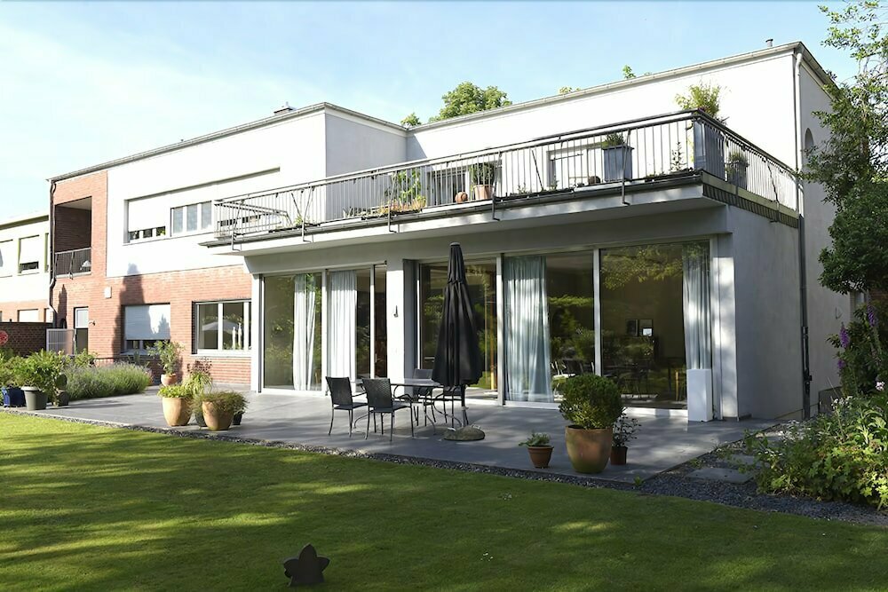Villa V
