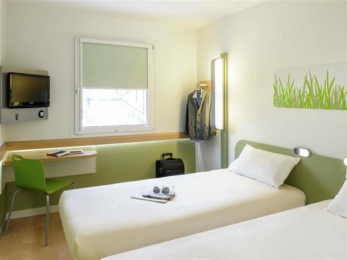 B&B HOTEL Hannover-Laatzen, Забронировать Отель «постель и завтрак» Отели Латцен с парковкой, Парковка