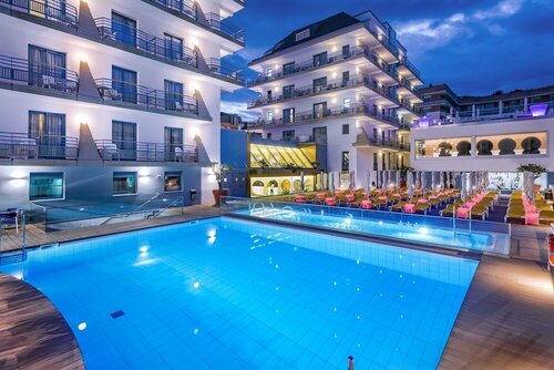 Hotel Alhambra, Забронировать Отель Отели Санта-Сусанна с бассейном, Бассейн