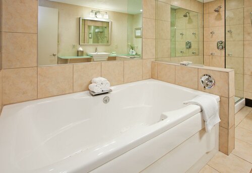 Holiday Inn Manhattan at the Campus by IHG, Rezerwuj Hotel Hotele w Manhattan z parkingiem, Parking