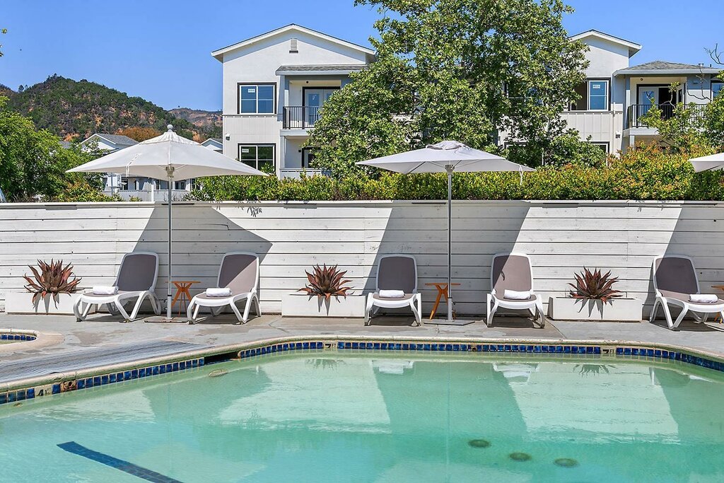 UpValley Inn & Hot Springs