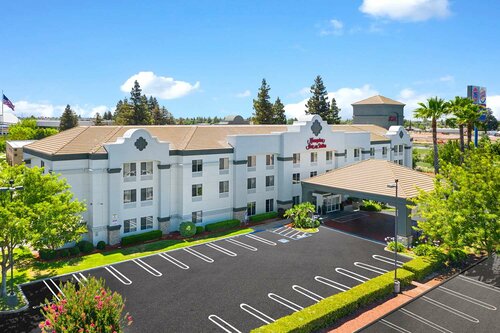 Hampton Inn & Suites Modesto - Salida, Забронировать Отель Отели Модесто с парковкой, Парковка