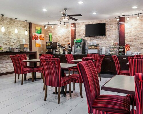 Quality Inn & Suites Des Moines Airport, Забронировать Отель Де-Мойн Айова