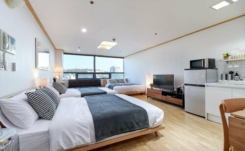Willow House Hongdae, Забронировать Отель Мапхогу Сеул, рядом с Лесопарк у железнодорожной линии Кёнъисон