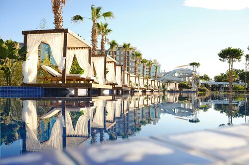 ‪Laur Hotels‬, Забронировать Отель Отели Дидим с бассейном, рядом с Площадь Дельфинов, Бассейн