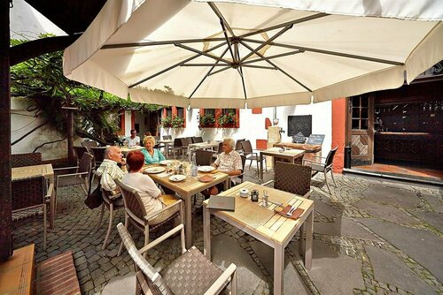 Hotel Doctor Weinstube, Забронировать Отель Бернкастель Бернкастель-Кус, рядом с Mittelalterlicher Marktplatz