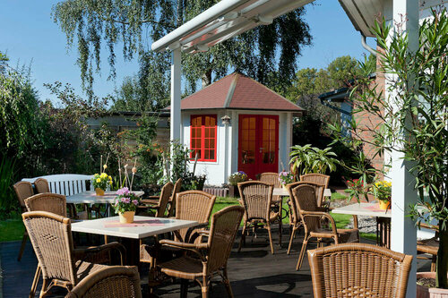 Hotel Landhaus Dierkow, Забронировать Отель Отели Мекленбург-Померания с парковкой, Парковка