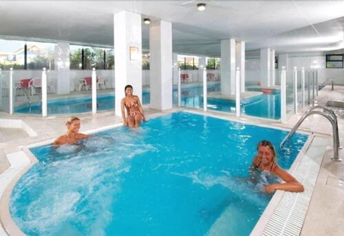 Hotel Milton, Забронировать Отель Каттолика Побережье Римини, рядом с Аквариум Le Navi