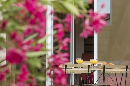 Garden & City Aix En Provence - Rousset, Rezerwuj Hotel Hotele w Carros z basenem, Basen