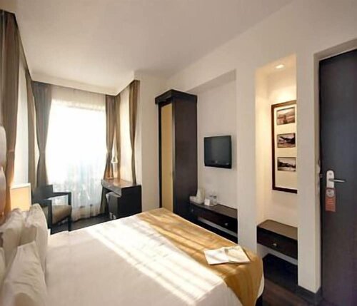 Metropole, Забронировать Отель Отели Калькутты 3 звезды, 3*
