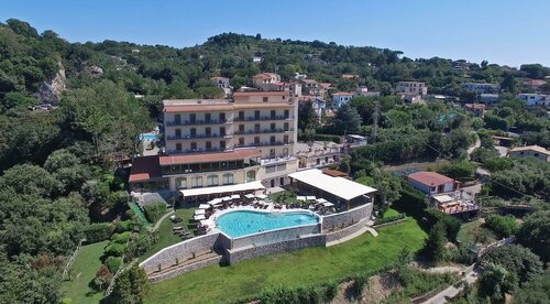 Grand Hotel Due Golfi, Забронировать Отель Отели Сант-Агата-суи-Дуэ-Гольфи с питанием, Пансион