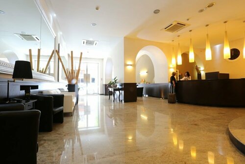 Hotel Europa, Забронировать Отель Отели Фоджа с завтраком, рядом с Стадион «Пино Закерия», Завтраки