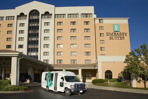 Embassy Suites by Hilton Kansas City International Airport, Book Hotel Missouri hoteller med parkering, Parkering