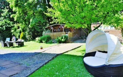Pension Trautheim - Am Stadtpark, Забронировать Отель Отели в центре Бад-Гарцбург, в центре, Парковка, Завтраки