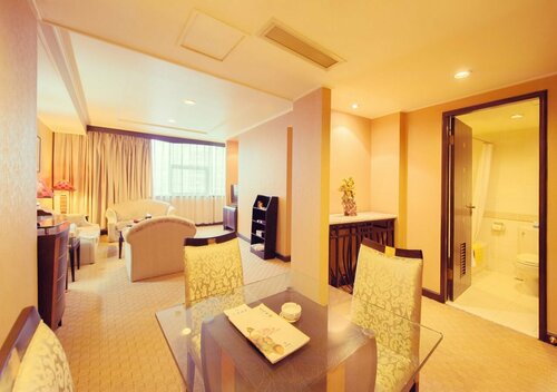 World Traders Hotel Chongqing, Book Hotel Hoteller i Chongqing med pool, Swimmingpool