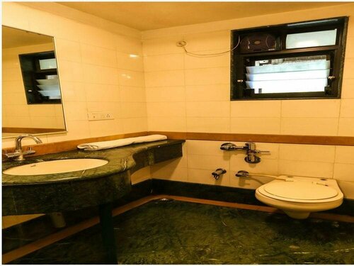 Lotus Hotel, Забронировать Отель Отели Yeraoda с парковкой, Парковка