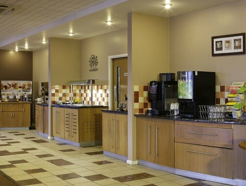 Travelodge Chesterfield Town Centre, Забронировать Отель Отели Честерфилда с парковкой, Парковка