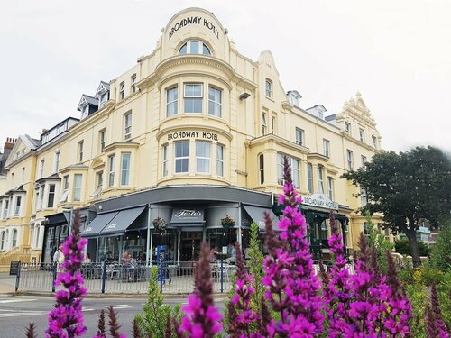 The Broadway Hotel, Забронировать Отель Отели в центре Лландидно, в центре, недорого
