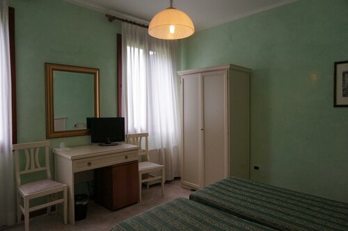 U-Visionary Venezia Hotel, Забронировать Отель Каннареджо Венеция, рядом с Gallerie dell' Accademia