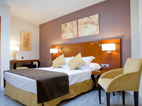 Hotel Puerta de Toledo, Забронировать Апартаменты/квартира Отели Мадрида с парковкой, рядом с Опера, Парковка