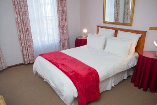 Howards End Manor B&B, Забронировать Отель Pinelands Гудвуд