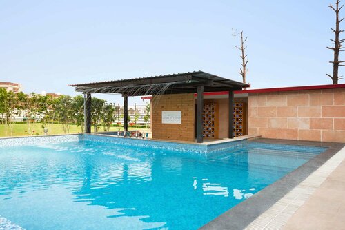 Ramada by Wyndham Dehradun Chakrata Road, Varaa Hotelli Hotellit Dehradun uima-altaalla, Uima-allas
