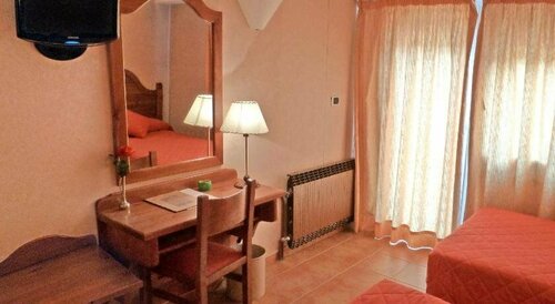 Hotel Bellpi, Забронировать Отель Отели Андорра-ла-Велья с парковкой, рядом с Estadi Comunal de Aixovall, Парковка