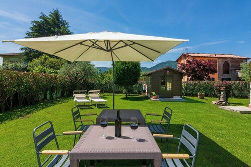 B&B Il Giardino dei Poeti and Apartaments, Забронировать Отель «постель и завтрак» Отели Лукки с парковкой, Парковка