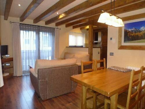 Apartaments Gran Vall, Забронировать Отель Отели Альп с парковкой, Парковка