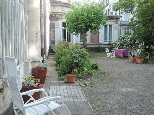 La Pause Doree, Book Bed and Breakfast Hoteller i Rhône-Alps med parkering, Parkering