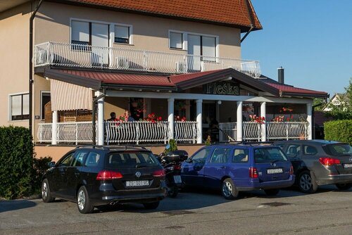 Rooms Pleška, Забронировать Отель Отели Велика-Горица с завтраком, Завтраки