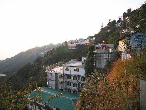 Hotel Grand Sm Regency, Rezervovat Hotel Hotely v Uttarakhand s parkováním, Parkování