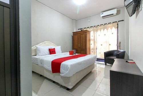 RedDoorz near Solo Balapan Station 2, Réserver Hôtel Hôtels à Central Java avec parking, Parking