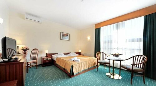 T-T, Buchen Sie Hotel Hotels in Großpolen mit Parkplatz, Parkplätze