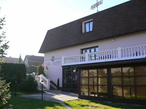 Villa Andy, Reserva ahora Villa Cabañas en Praga 5, Cabaña