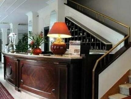Hotel Riviera Varazze, Buchen Sie Hotel Varraze Palmenriviera