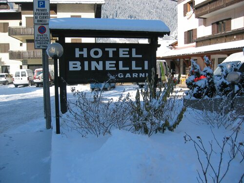 Hotel Binelli, Забронировать Отель Отели Мадонна-ди-Кампильо с парковкой, Парковка