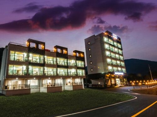 Aria Pension Resort, Забронировать Курортный отель Отели Йосу с бассейном, Бассейн