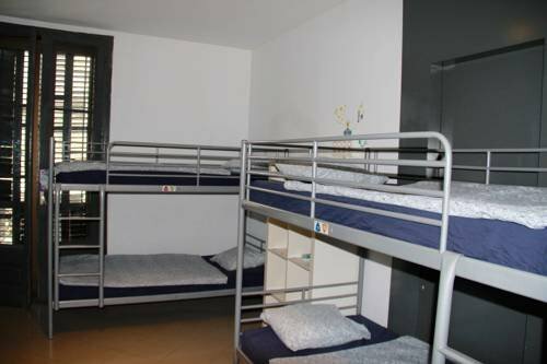 Alternative Creative Youth Hostel Barcelona, Забронировать Хостел Отели Барселоны с парковкой, Парковка