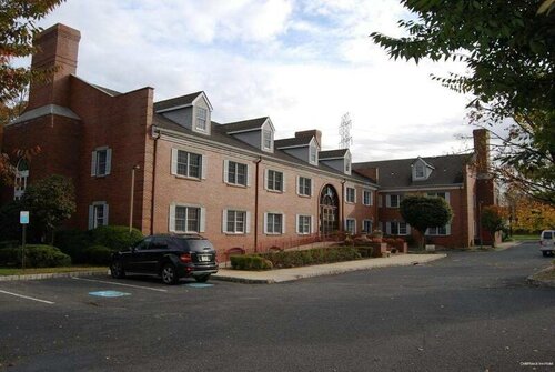 Colts Neck Inn Hotel, Забронировать Отель Колтс-Нек 