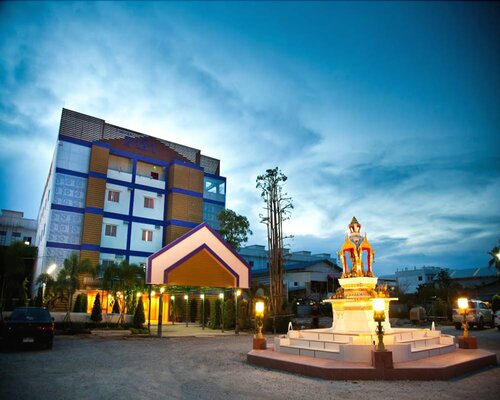 Zaza Hotel Bangpoo, Забронировать Отель Отели Samut Prakan Province с парковкой, Парковка