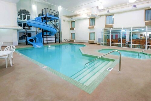 Super 8 by Wyndham Three Hills AB, Buchen Sie Hotel Three Hills Southern Alberta