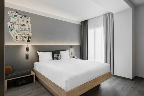 Moxy Barcelona, Забронировать Отель Бизнес-отели Барселоны, рядом с Информационный туристический центр на вокзале Сантс, 4* 5*
